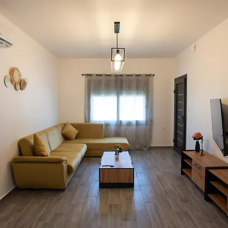 Celine House Hébergement de vacances *