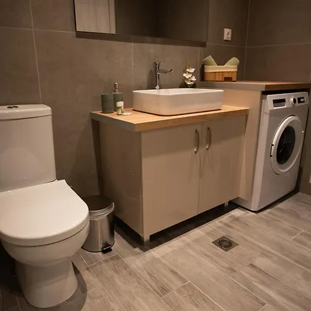 Celine House 볼로스